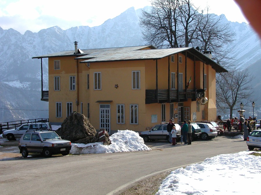 Rifugi e Bivacchi d''Italia.......